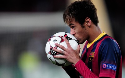 GG体育快讯-C罗梅开二度赛后致敬球迷